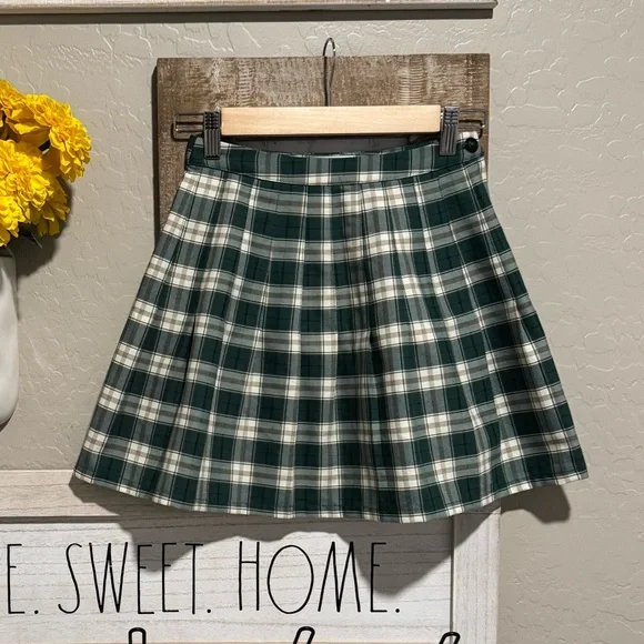 Urban Outfitters Pleated Mini Skirt X Small Green Plaid School Preppy Academia - Picture 9 of 14